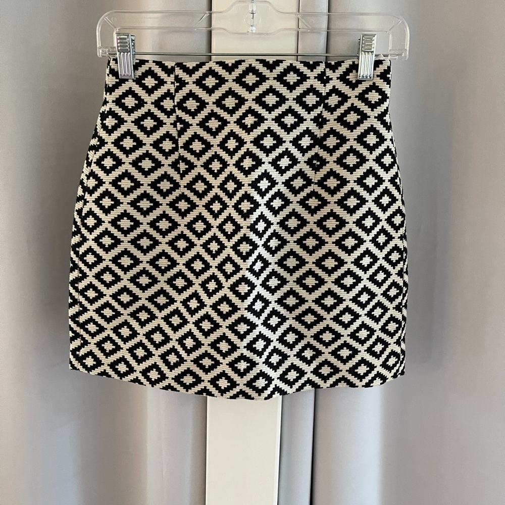 ZARA woman, size XS pattern skirt
